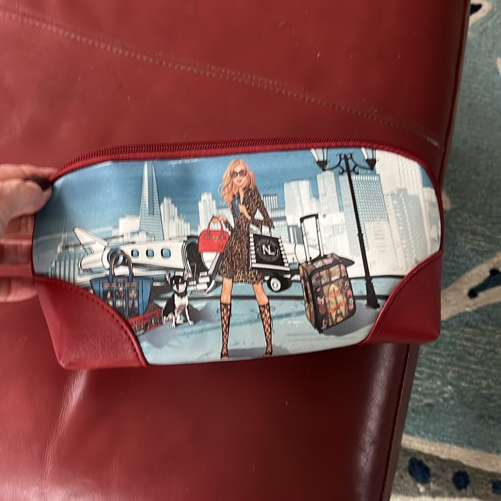 Nikki Lee, cosmetic bag